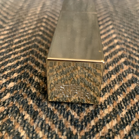 SUPER SEXY BRAND NEW 3” tube of Pure Color Envy by Estée Lauder. Carnal color. - Picture 4 of 5